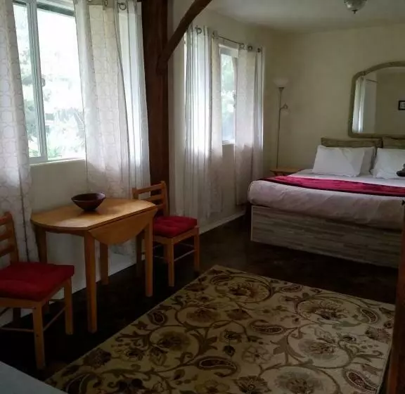 キングサイズベッドのスタンダードルーム, Aloha Crater Lodge