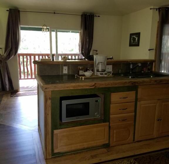 Семейный Номер, Aloha Crater Lodge