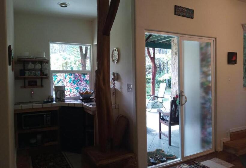 キングサイズベッドのスタンダードルーム, Aloha Crater Lodge