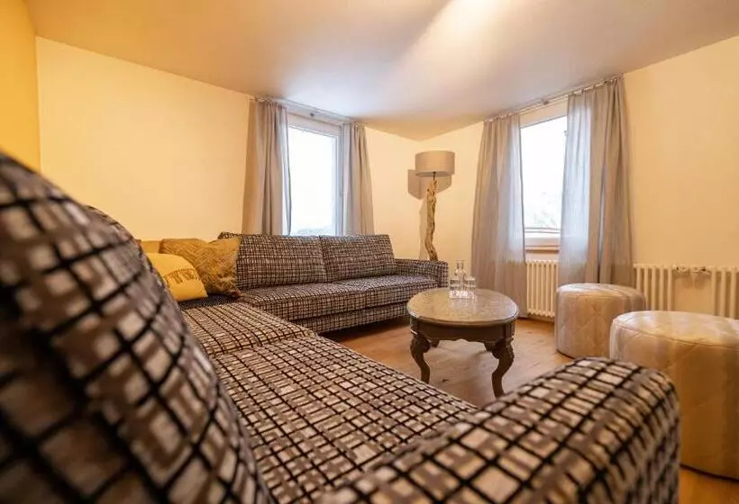 Huoneisto 2 Makuuhuonetta, Home Hotel Arosa