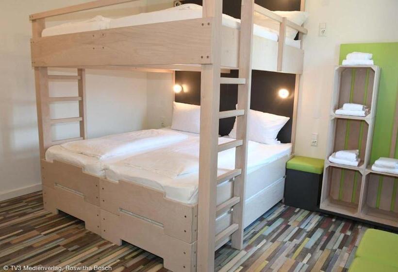 Quarto Quadruple Standard, Hostel Art & Style