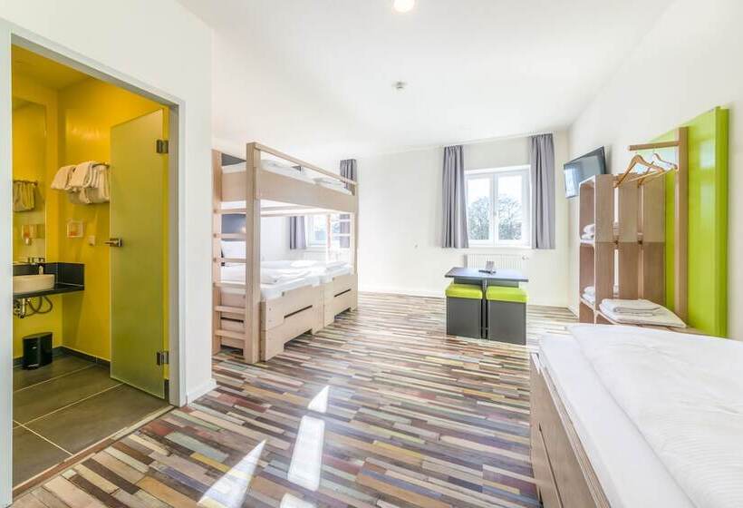 Quarto Quádruplo Standard, Hostel Art & Style