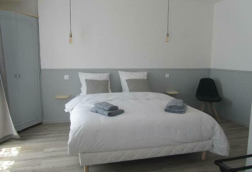 غرفة قياسية مزوَّدة بتراس, Hôtel Restaurant Le Saint Marc