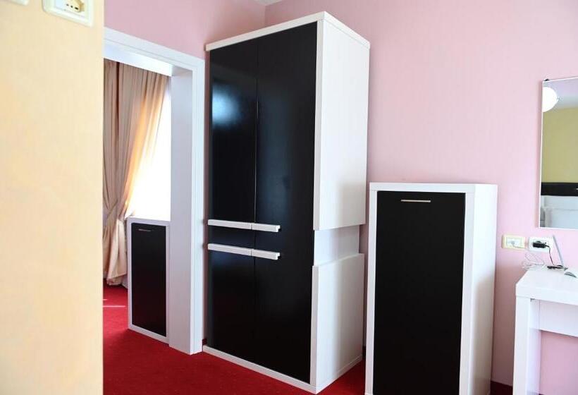 스탠다드 트리플 룸, Liss