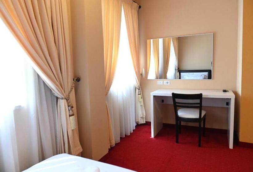 스탠다드 트리플 룸, Liss