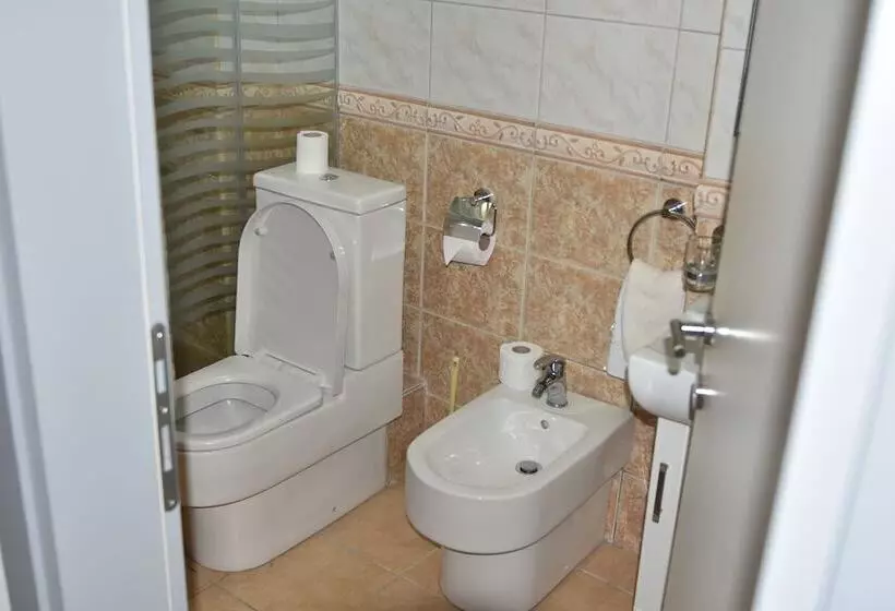 اتاق استاندارد سه نفره, Liss