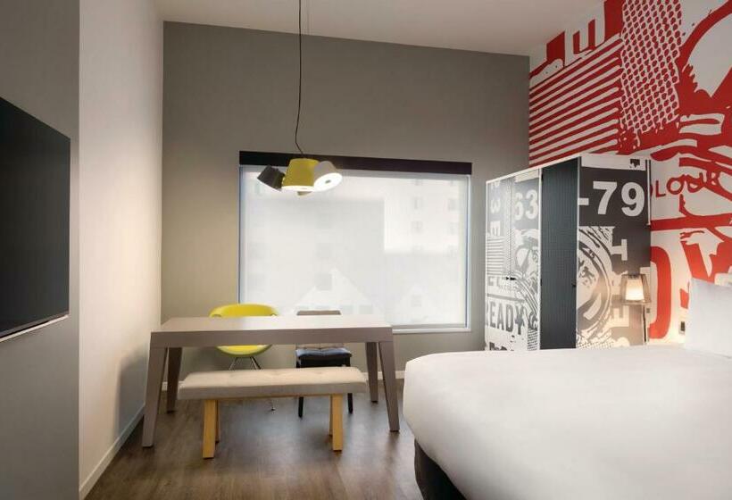 带大床的标准工作室, Radisson Red Minneapolis Downtown