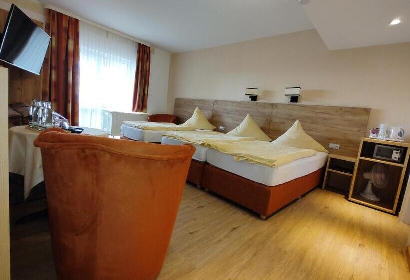 スタンダードトリプルルーム, Restaurant Weinberg