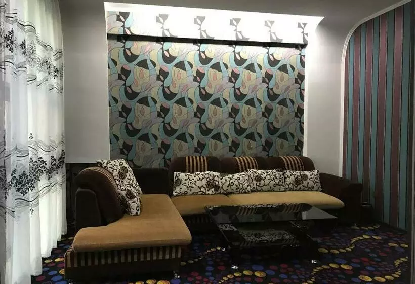 سوییت خانوادگی, Zhibek Zholy