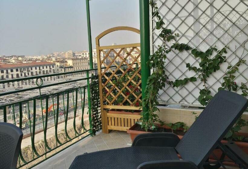 اتاق لوکس سه تخته, Top Floor Rentrooms Napoli