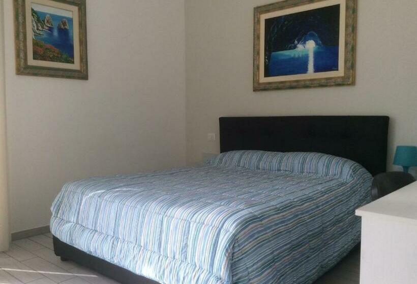 اتاق لوکس سه تخته, Top Floor Rentrooms Napoli