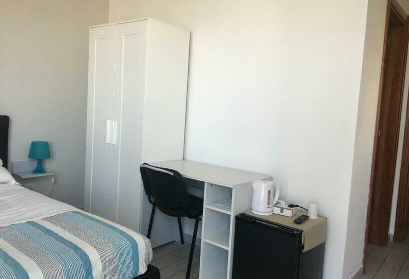 اتاق لوکس سه تخته, Top Floor Rentrooms Napoli