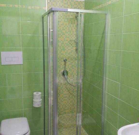 اتاق لوکس سه تخته, Top Floor Rentrooms Napoli