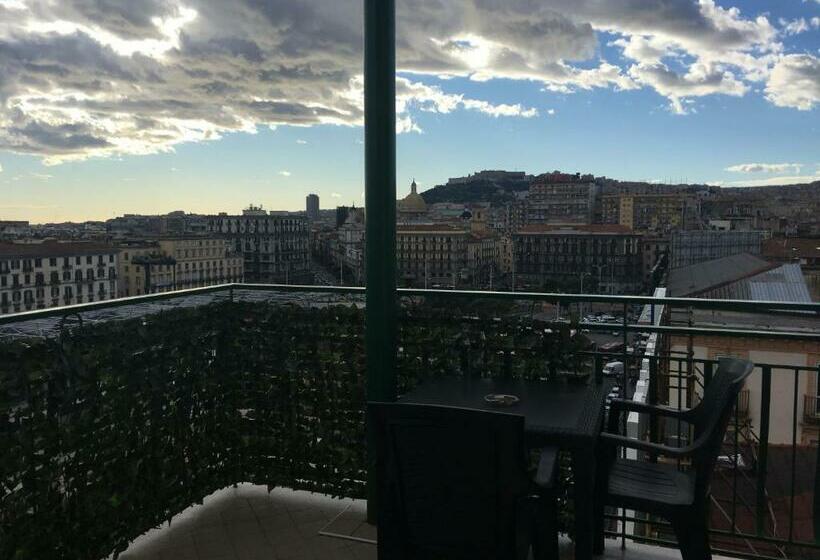 اتاق لوکس سه تخته, Top Floor Rentrooms Napoli