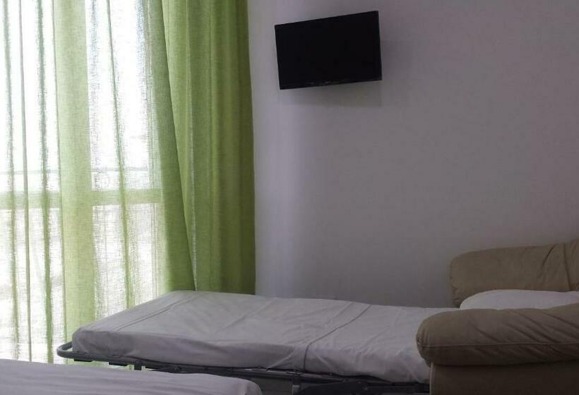 اتاق لوکس سه تخته, Top Floor Rentrooms Napoli