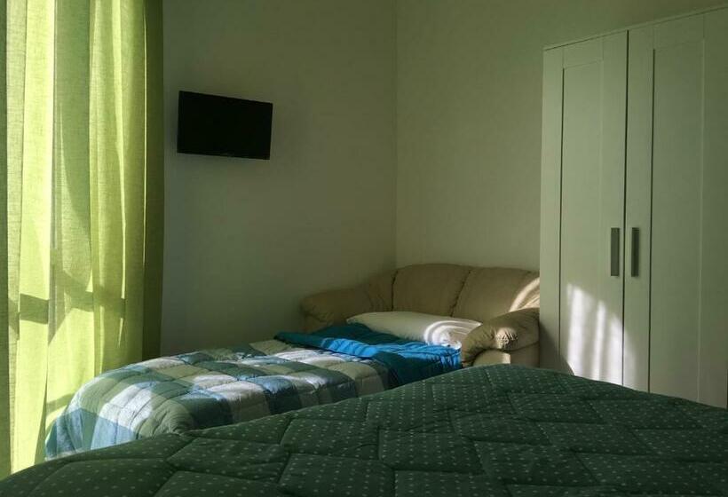 اتاق لوکس سه تخته, Top Floor Rentrooms Napoli