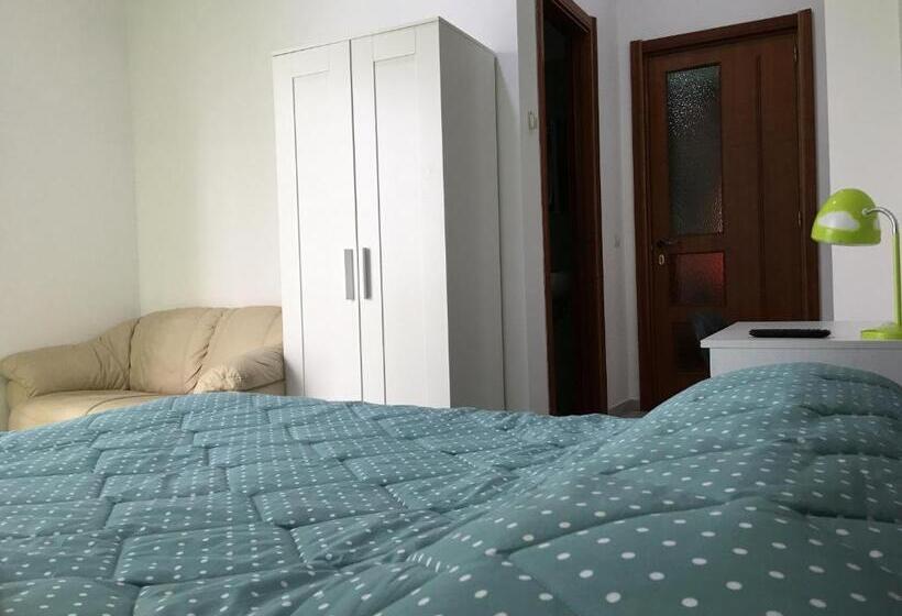 اتاق لوکس سه تخته, Top Floor Rentrooms Napoli