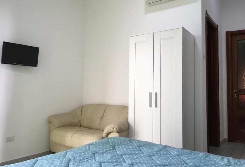 اتاق لوکس سه تخته, Top Floor Rentrooms Napoli