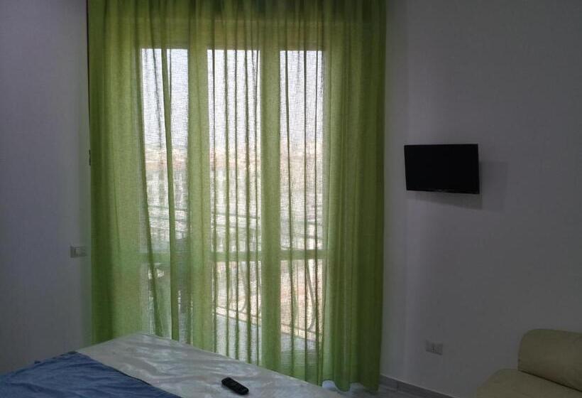 اتاق لوکس سه تخته, Top Floor Rentrooms Napoli
