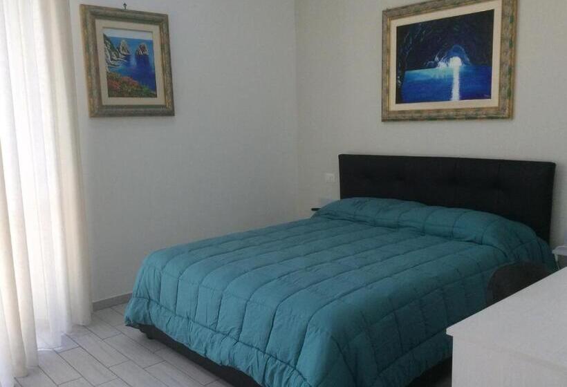 اتاق سوپریور با تخت بزرگ, Top Floor Rentrooms Napoli