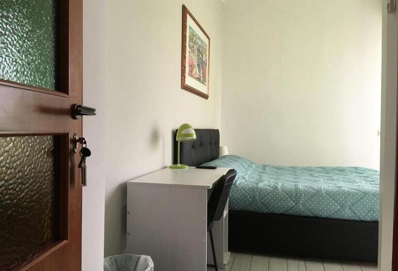 اتاق لوکس سه تخته, Top Floor Rentrooms Napoli