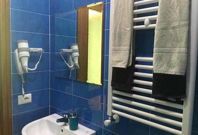 اتاق سوپریور با تخت بزرگ, Top Floor Rentrooms Napoli