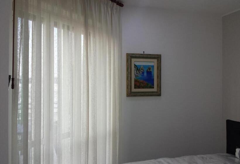 اتاق سوپریور با تخت بزرگ, Top Floor Rentrooms Napoli