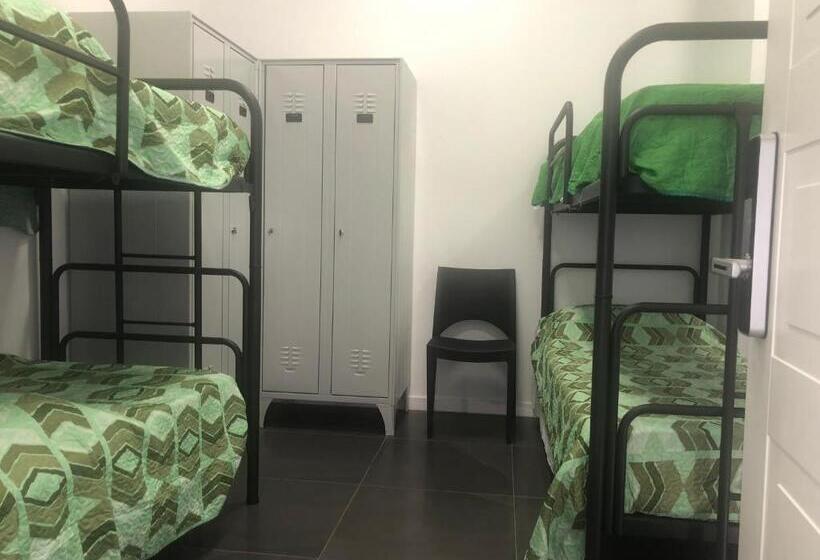 تختخواب در اتاق مشترک, Top Floor Rentrooms Napoli