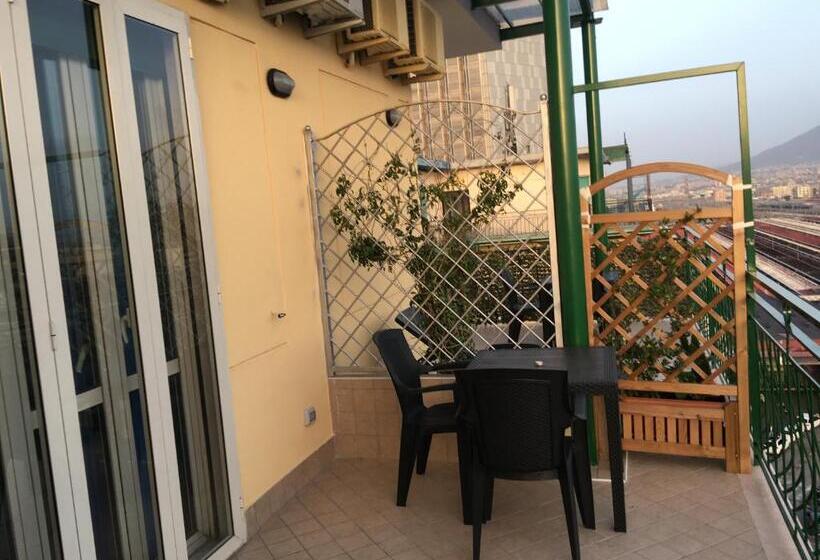 اتاق سوپریور با تخت بزرگ, Top Floor Rentrooms Napoli