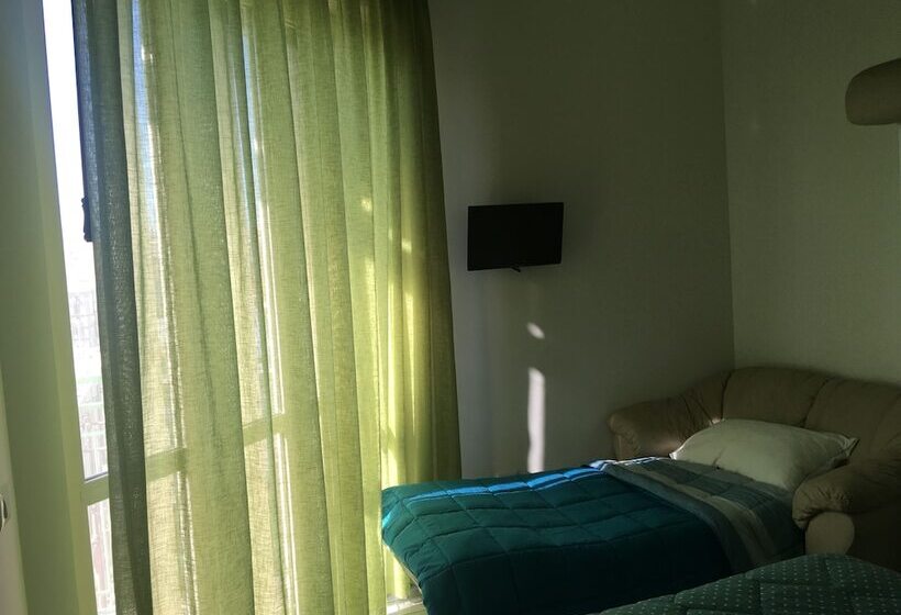 اتاق لوکس سه تخته, Top Floor Rentrooms Napoli