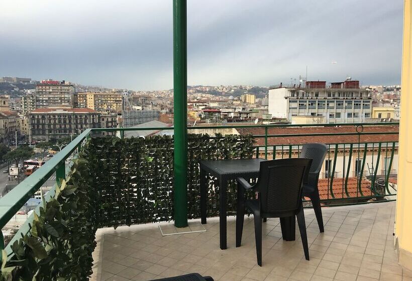 اتاق لوکس سه تخته, Top Floor Rentrooms Napoli