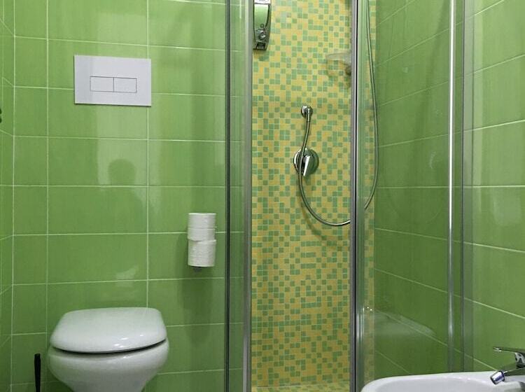 اتاق لوکس سه تخته, Top Floor Rentrooms Napoli