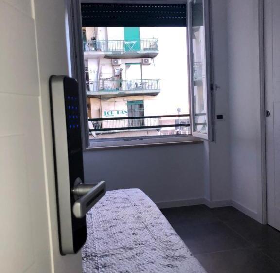 اتاق سوپریور با تخت بزرگ, Top Floor Rentrooms Napoli
