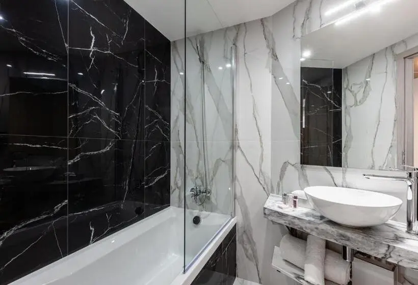 デラックススイート, Brit Hotel Privilège Paris Rosny Sous Bois