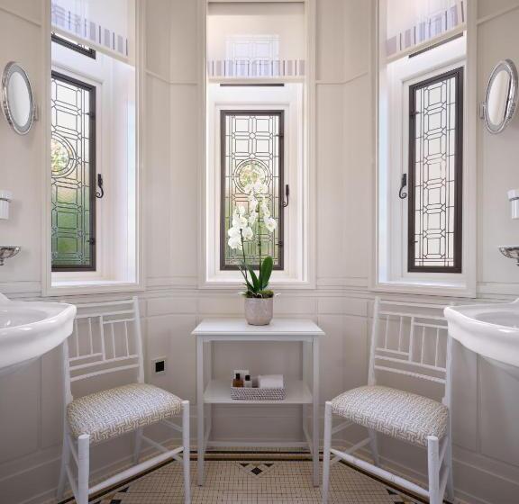 Люкс Кровать Кинг, At Sloane