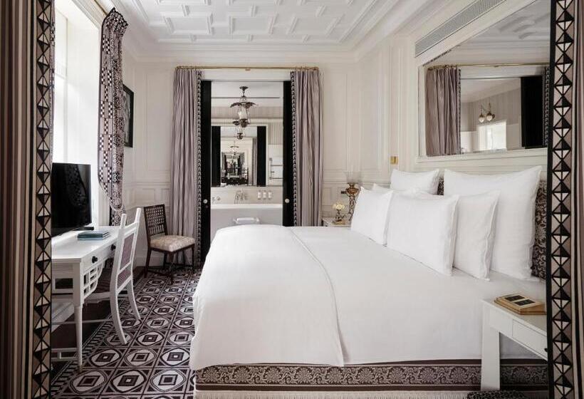 Люкс Кровать Кинг, At Sloane