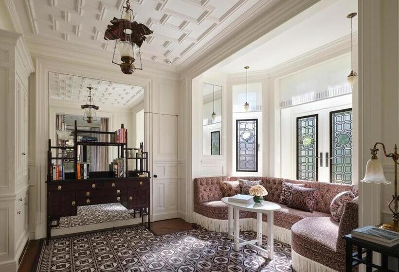 Люкс Кровать Кинг, At Sloane