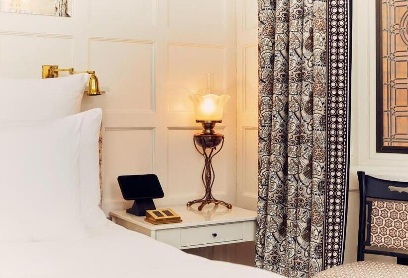 Номер Deluxe, At Sloane