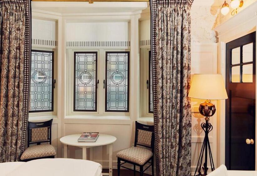 Номер Deluxe, At Sloane