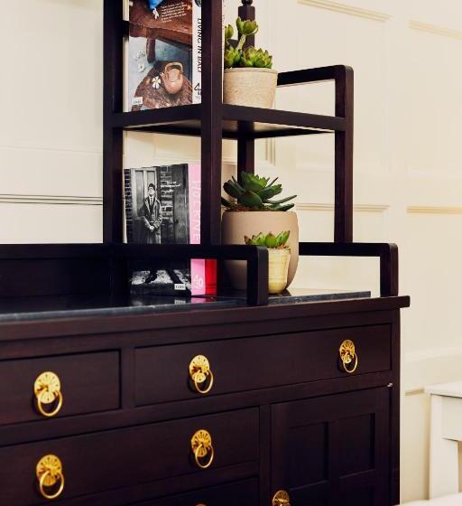 Номер Deluxe, At Sloane