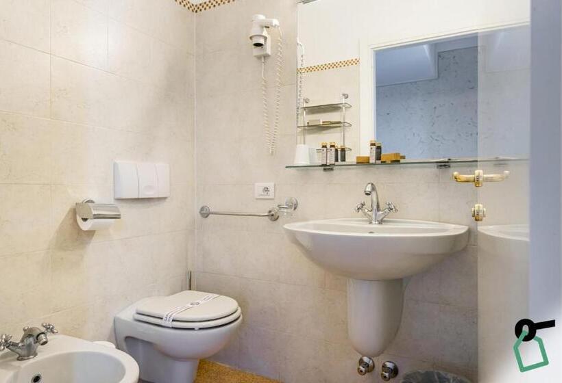 Номер Стандарт Вид на Город, Hotiday Hotel Verbania