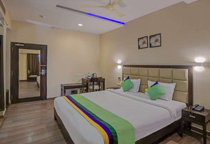 디럭스 룸, Treebo Alankar Inn