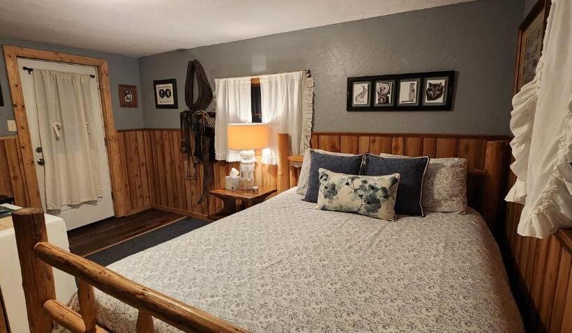 غرفة قياسية مطلة على الجبل, Bear Creek Ranch Bed & Breakfast