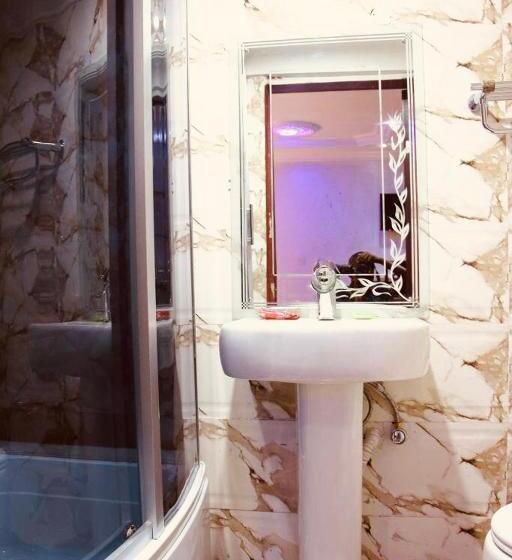 اتاق سوپریور با تخت بزرگ, E Suites Hotel, Abuja