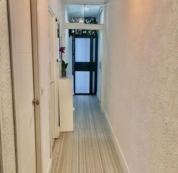 اتاق استاندارد یک نفره, Habitación Cerca Centro De Madrid