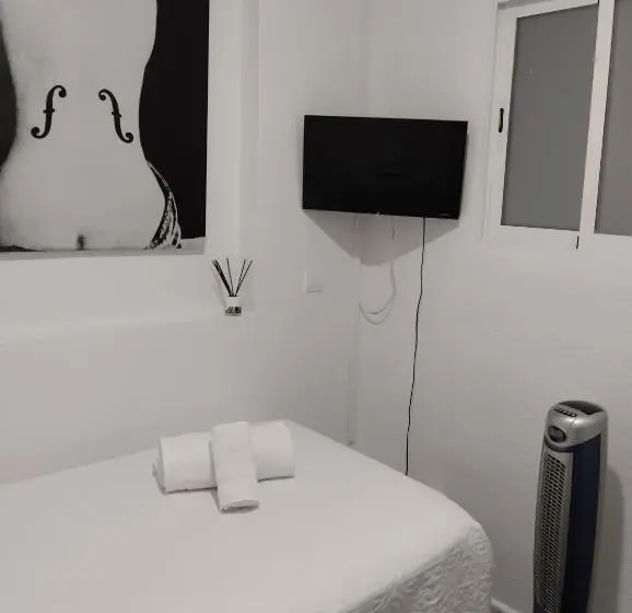 اتاق استاندارد یک نفره, Habitación Cerca Centro De Madrid