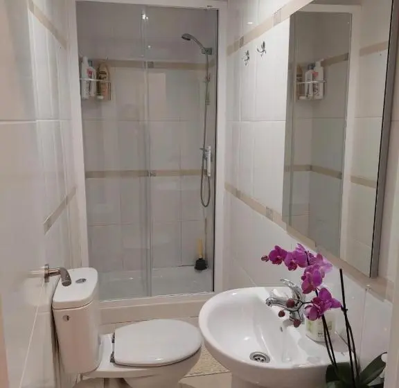 اتاق استاندارد یک تخته با بالکن, Habitación Cerca Centro De Madrid