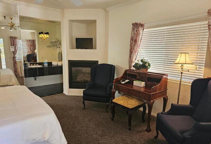 غرفة قياسية ثلاثية, Alhatti Christian Resort