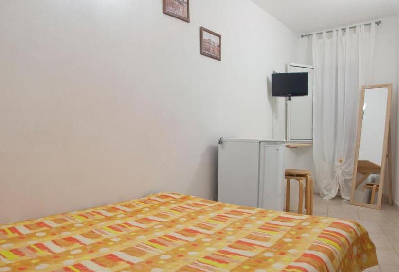 ベーシックルーム, Mamma Maria 2010