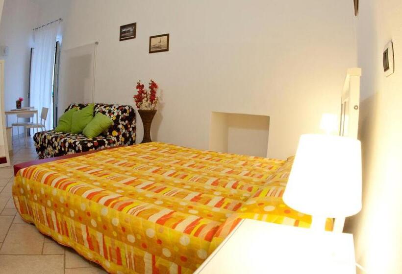 スタンダードルーム, Mamma Maria 2010